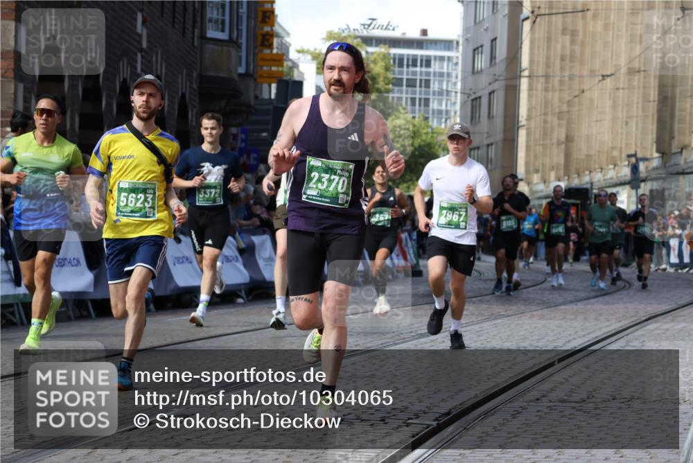 13.09.2026 - 21. swb-Marathon Bremen Strokosch-Dieckow http://msf.ph/oto/10304065 13.09.2026 13:24:02 Ziel 135, 672, 2288, 2485, 2490, 2560, 2627, 3138, 3642, 3856, 4601, 4671, 5011, 5116, 5231, 5908, 6157, 6332, 6648, 6843, 6848, 7216, 7475, 8095, 8290, 8560, 10115, 102, 776, 909, 1199, 2295, 2370, 2491, 2967, 3372, 4559, 5012, 5208, 5257, 5481, 5928, 6105, 7059, 7069, 7081, 8082, 8179, 9087, 9916, 13219 meine-sportfotos.de