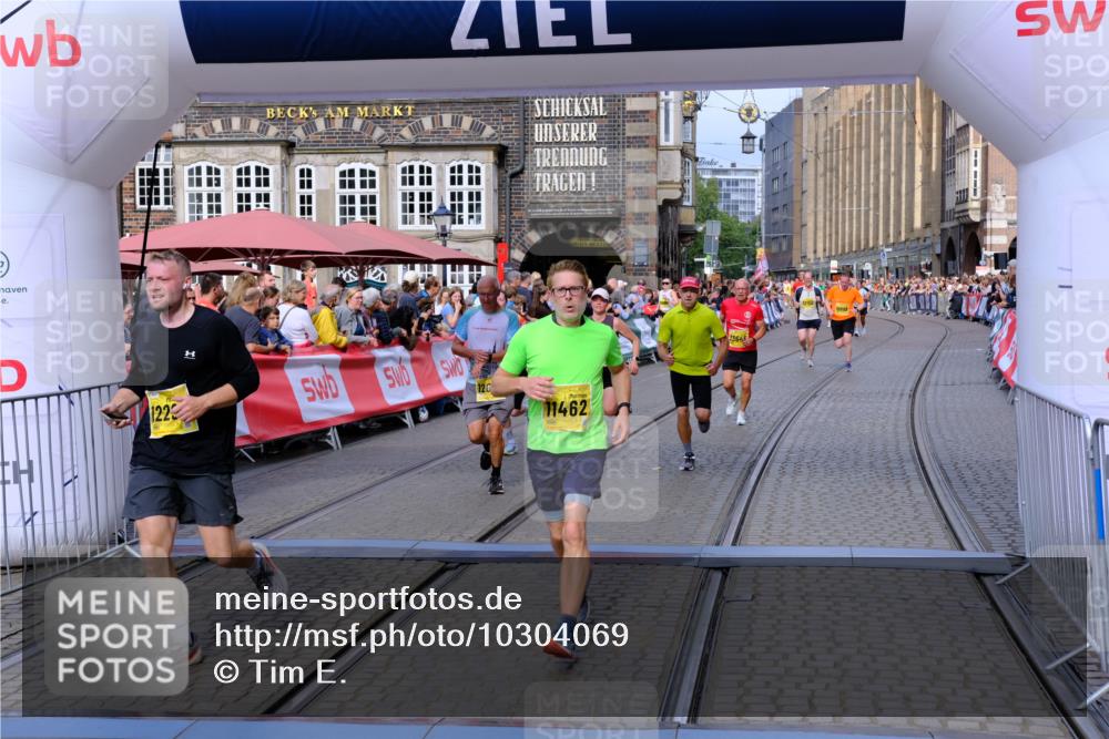 13.09.2026 - 21. swb-Marathon Bremen Tim E. http://msf.ph/oto/10304069 13.09.2026 10:47:33 Ziel 10189, 10319, 10744, 10898, 11187, 11269, 11462, 11650, 11651, 11814, 12048, 12195, 12298, 12415, 12470, 13528, 13545, 13589, 13613 meine-sportfotos.de