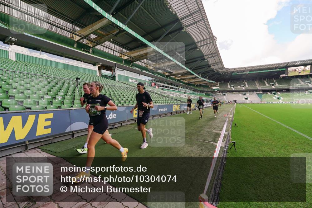 13.09.2026 - 21. swb-Marathon Bremen Michael Burmester http://msf.ph/oto/10304074 13.09.2026 12:48:36 Laufen im Stadion 382, 384, 524, 572, 621, 826, 889, 899, 1349, 1723, 1748, 1872, 1925, 2266, 2287, 2605, 2646, 2844, 2956, 3043, 3110, 3118, 3127, 3197, 3242, 3276, 3284, 3297, 3330, 3466, 3794, 3910, 3973, 4025, 4082, 4239, 4247, 4614, 4712, 4729, 4732, 4852, 4898, 4990, 4992, 5424, 5517, 5570, 5648, 5803, 5976, 6025, 6058, 6692, 6708, 6784, 6951, 7064, 7399, 7538, 7636, 7803, 7876, 8060, 8611, 8621, 8706, 8877, 8973, 8980, 8981, 9010, 9035, 9061, 9429, 9689, 9918, 195 meine-sportfotos.de
