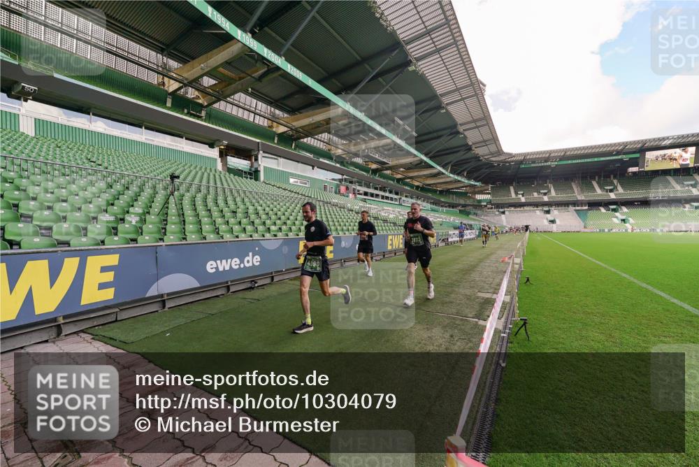 13.09.2026 - 21. swb-Marathon Bremen Michael Burmester http://msf.ph/oto/10304079 13.09.2026 12:48:38 Laufen im Stadion 382, 384, 524, 572, 621, 826, 889, 899, 1349, 1723, 1748, 1872, 1925, 2266, 2287, 2605, 2646, 2844, 2956, 3043, 3110, 3127, 3197, 3242, 3276, 3284, 3297, 3330, 3466, 3794, 3910, 3973, 4025, 4082, 4247, 4614, 4712, 4732, 4852, 4898, 4990, 4992, 5424, 5517, 5570, 5594, 5648, 5803, 5976, 6025, 6058, 6692, 6708, 6784, 6842, 6951, 7064, 7399, 7538, 7636, 7803, 7876, 8060, 8611, 8621, 8706, 8877, 8973, 8980, 8981, 9010, 9035, 9061, 9429, 9689, 9918, 195 meine-sportfotos.de