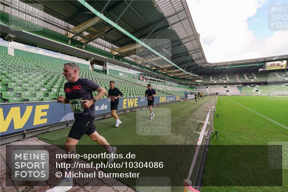13.09.2026 - 21. swb-Marathon Bremen Michael Burmester http://msf.ph/oto/10304086 13.09.2026 12:48:39 Laufen im Stadion 382, 384, 524, 572, 621, 826, 889, 899, 1349, 1723, 1748, 1872, 1925, 2266, 2287, 2605, 2646, 2844, 2956, 3043, 3110, 3127, 3197, 3242, 3276, 3284, 3297, 3330, 3466, 3794, 3910, 3973, 4025, 4082, 4247, 4614, 4712, 4732, 4852, 4898, 4990, 4992, 5424, 5517, 5570, 5594, 5648, 5803, 5976, 6025, 6058, 6692, 6708, 6784, 6842, 6951, 7064, 7399, 7538, 7636, 7803, 7876, 8060, 8611, 8621, 8706, 8877, 8973, 8980, 8981, 9010, 9035, 9061, 9429, 9689, 9918, 195 meine-sportfotos.de