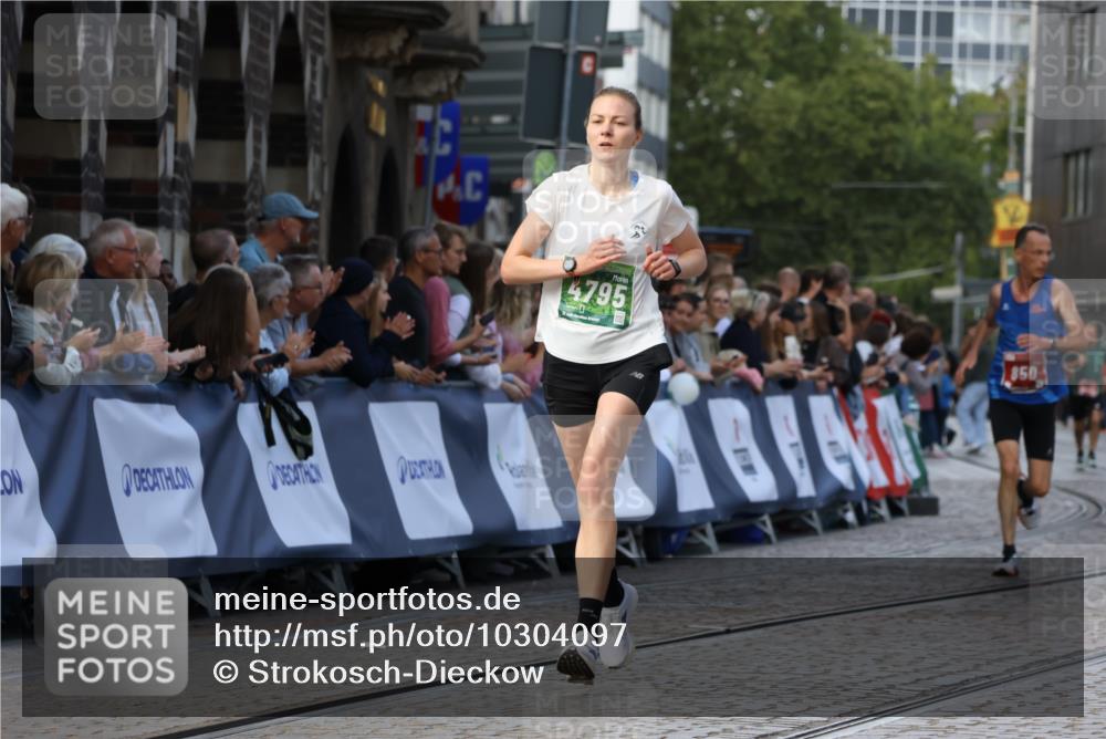 13.09.2026 - 21. swb-Marathon Bremen Strokosch-Dieckow http://msf.ph/oto/10304097 13.09.2026 12:57:31 Ziel 365, 850, 3368, 5912, 919, 4795 meine-sportfotos.de