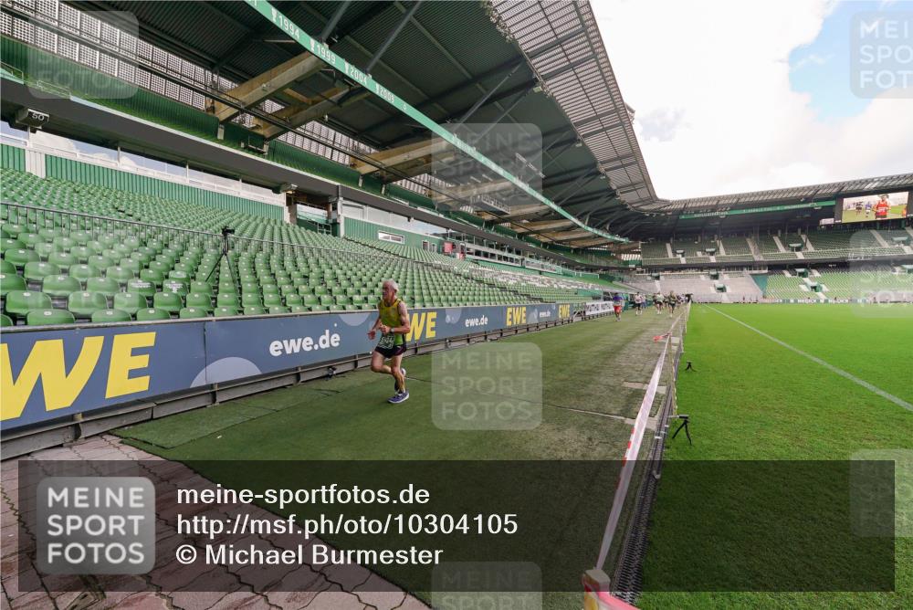 13.09.2026 - 21. swb-Marathon Bremen Michael Burmester http://msf.ph/oto/10304105 13.09.2026 12:48:48 Laufen im Stadion 382, 384, 524, 572, 621, 826, 889, 899, 1349, 1723, 1748, 1872, 1925, 2266, 2287, 2605, 2750, 2844, 2909, 2956, 3043, 3110, 3127, 3197, 3242, 3276, 3330, 3466, 3794, 3910, 3973, 4033, 4082, 4247, 4614, 4712, 4732, 4743, 4852, 4898, 4990, 4992, 5424, 5517, 5570, 5594, 5648, 5803, 6025, 6058, 6692, 6708, 6784, 6842, 6951, 7064, 7399, 7538, 7636, 7803, 7876, 8611, 8621, 8706, 8877, 8973, 8980, 8981, 9010, 9035, 9429, 9689, 195 meine-sportfotos.de
