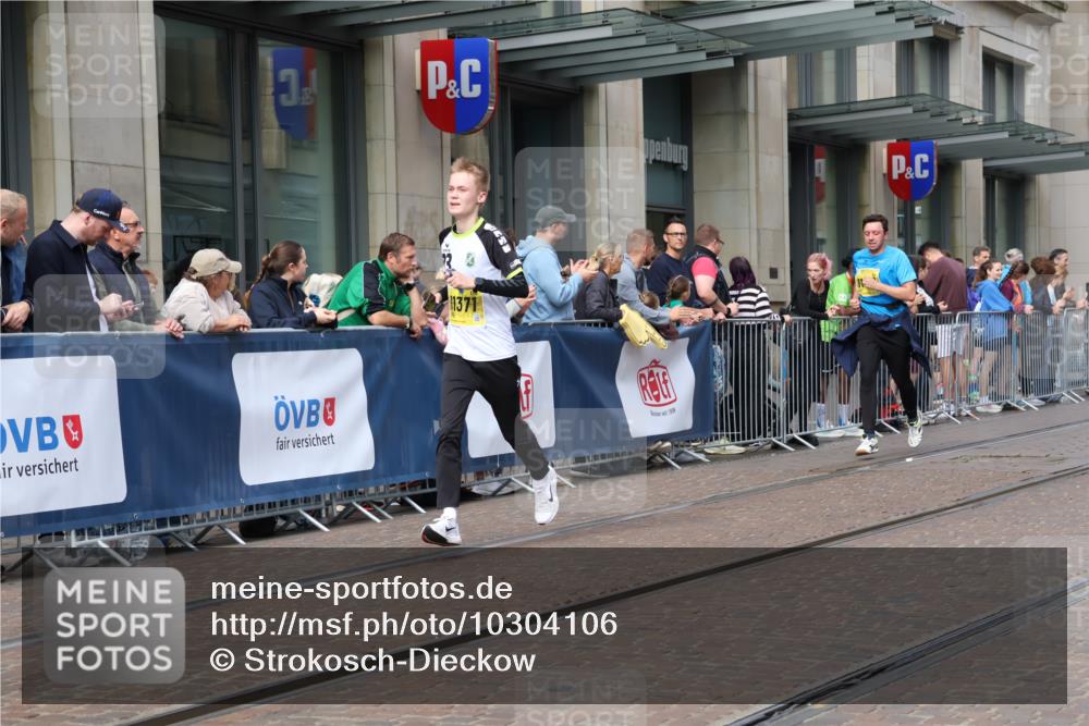 13.09.2026 - 21. swb-Marathon Bremen Strokosch-Dieckow http://msf.ph/oto/10304106 13.09.2026 10:52:11 Ziel 10193, 10761, 10812, 10906, 10958, 11109, 11144, 11350, 11362, 11604, 11605, 11610, 11669, 12319, 12361, 12439, 12533, 10218, 10588, 11277, 11285, 11371, 11376, 11487, 11555, 11784, 11869, 11877, 11962, 12349, 13578 meine-sportfotos.de