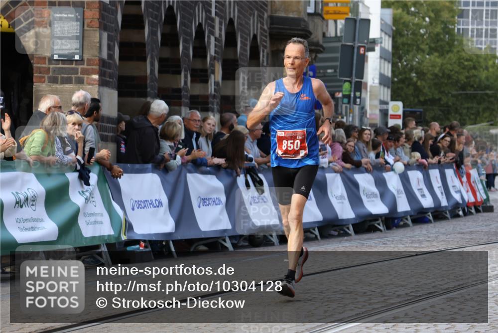 13.09.2026 - 21. swb-Marathon Bremen Strokosch-Dieckow http://msf.ph/oto/10304128 13.09.2026 12:57:36 Ziel 850, 1875, 3368, 5912 meine-sportfotos.de