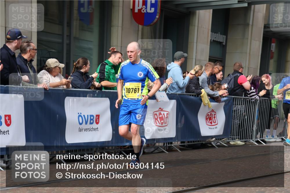 13.09.2026 - 21. swb-Marathon Bremen Strokosch-Dieckow http://msf.ph/oto/10304145 13.09.2026 10:52:21 Ziel 10193, 10339, 10652, 10734, 10761, 10812, 10827, 10906, 10958, 11002, 11038, 11109, 11144, 11350, 11362, 11597, 11604, 11605, 11669, 12338, 12361, 12399, 12439, 12533, 10588, 11371, 11487, 11610, 11877, 12319, 13578 meine-sportfotos.de