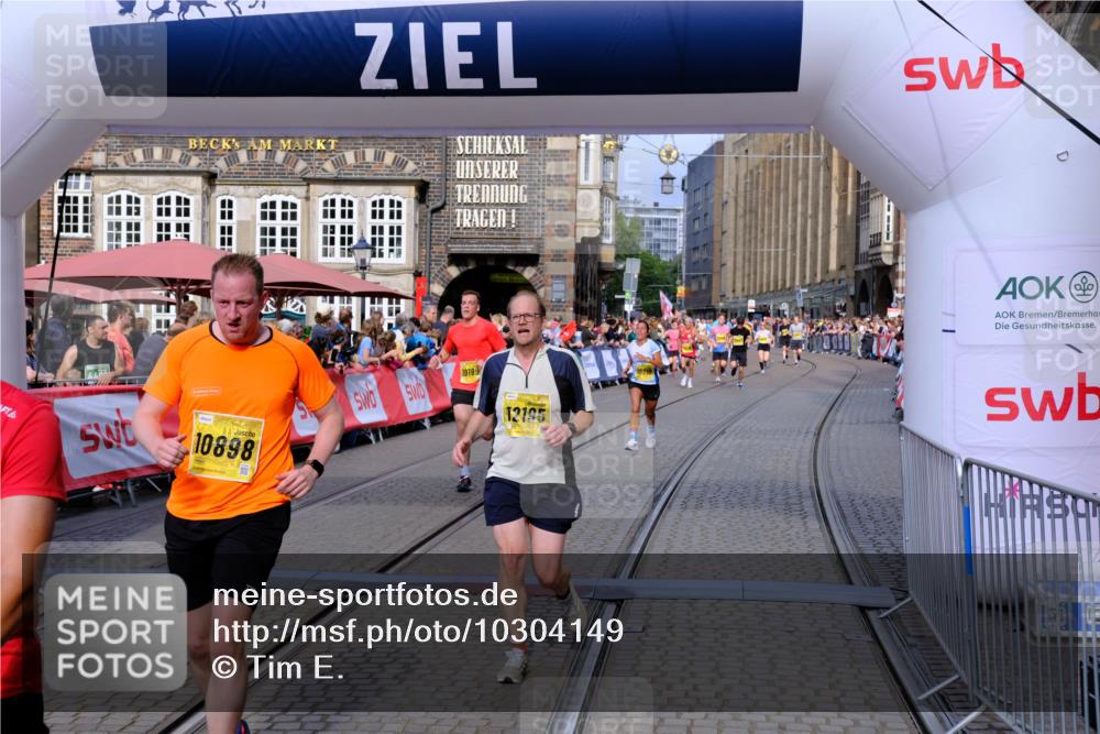 13.09.2026 - 21. swb-Marathon Bremen Tim E. http://msf.ph/oto/10304149 13.09.2026 10:47:39 Ziel 10189, 10270, 10310, 10319, 10807, 10898, 11187, 11269, 11462, 11469, 12048, 12195, 12296, 12298, 13528, 13545, 13589 meine-sportfotos.de