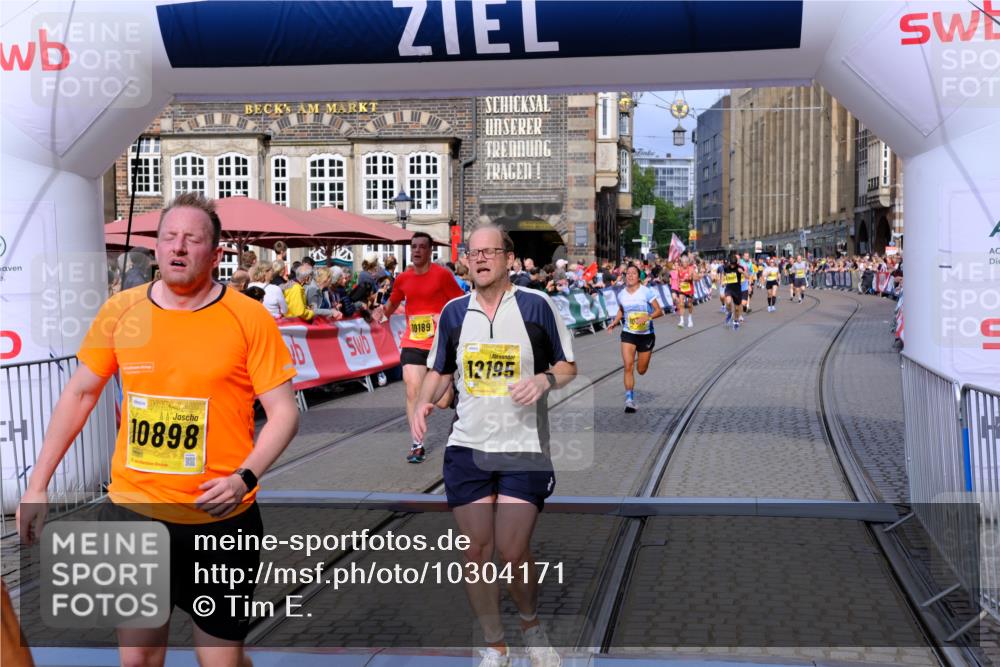 13.09.2026 - 21. swb-Marathon Bremen Tim E. http://msf.ph/oto/10304171 13.09.2026 10:47:40 Ziel 10189, 10270, 10310, 10319, 10807, 10898, 11187, 11269, 11462, 11469, 11646, 12048, 12195, 12296, 12298, 13521, 13528, 13545, 13589 meine-sportfotos.de