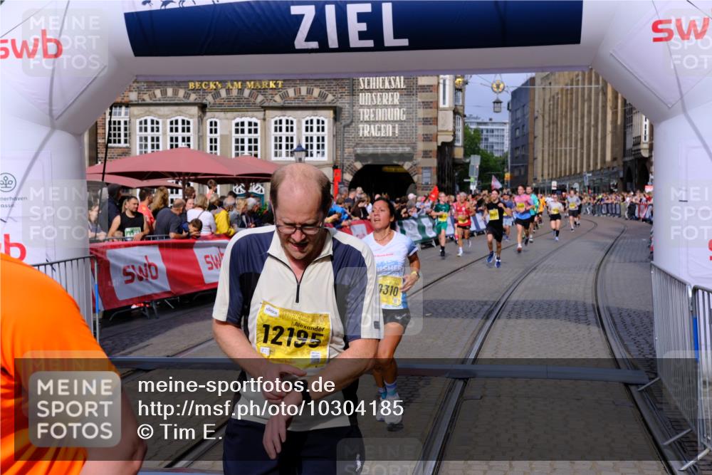 13.09.2026 - 21. swb-Marathon Bremen Tim E. http://msf.ph/oto/10304185 13.09.2026 10:47:42 Ziel 10189, 10223, 10270, 10310, 10319, 10807, 10873, 10898, 11187, 11269, 11462, 11469, 11646, 12048, 12195, 12296, 12298, 12318, 13521, 13528, 13545 meine-sportfotos.de