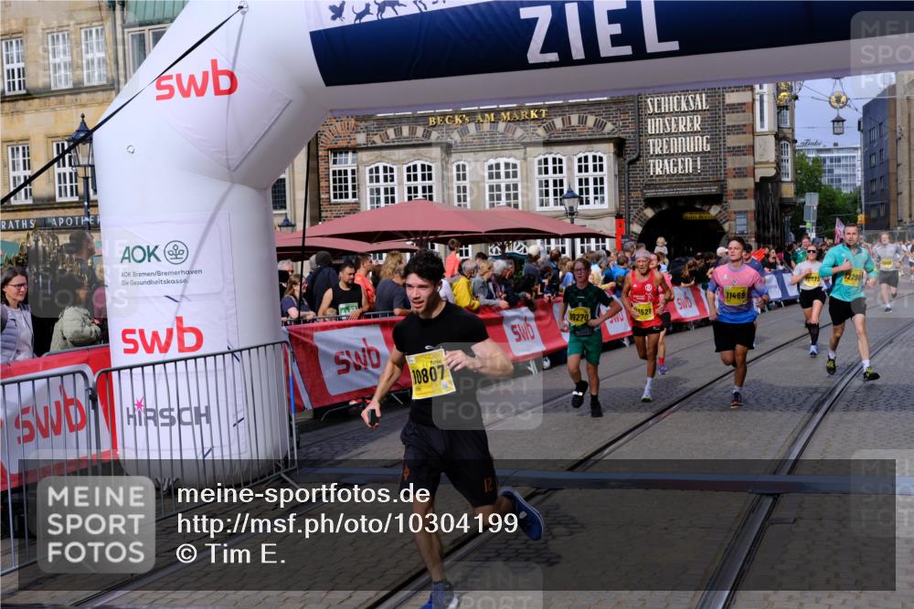 13.09.2026 - 21. swb-Marathon Bremen Tim E. http://msf.ph/oto/10304199 13.09.2026 10:47:46 Ziel 10189, 10223, 10270, 10310, 10319, 10594, 10807, 10873, 10898, 11130, 11187, 11269, 11469, 11646, 12048, 12195, 12296, 12318, 13521, 13528, 13545 meine-sportfotos.de