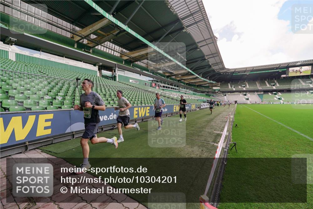 13.09.2026 - 21. swb-Marathon Bremen Michael Burmester http://msf.ph/oto/10304201 13.09.2026 12:49:31 Laufen im Stadion 382, 469, 524, 572, 663, 670, 779, 826, 889, 899, 1349, 1513, 1517, 1605, 1723, 1748, 1872, 1925, 2052, 2287, 2288, 2291, 2347, 2360, 2605, 2750, 2844, 2909, 3043, 3110, 3127, 3197, 3276, 3330, 3625, 3647, 3910, 3973, 4033, 4082, 4247, 4384, 4712, 4732, 4743, 4852, 4898, 4990, 5111, 5377, 5383, 5424, 5517, 5570, 5585, 5594, 5636, 5648, 6058, 6267, 6652, 6692, 6842, 6906, 6951, 7064, 7109, 7115, 7121, 7399, 7636, 7876, 8706, 8877, 8973, 8981, 9035, 9429, 195 meine-sportfotos.de