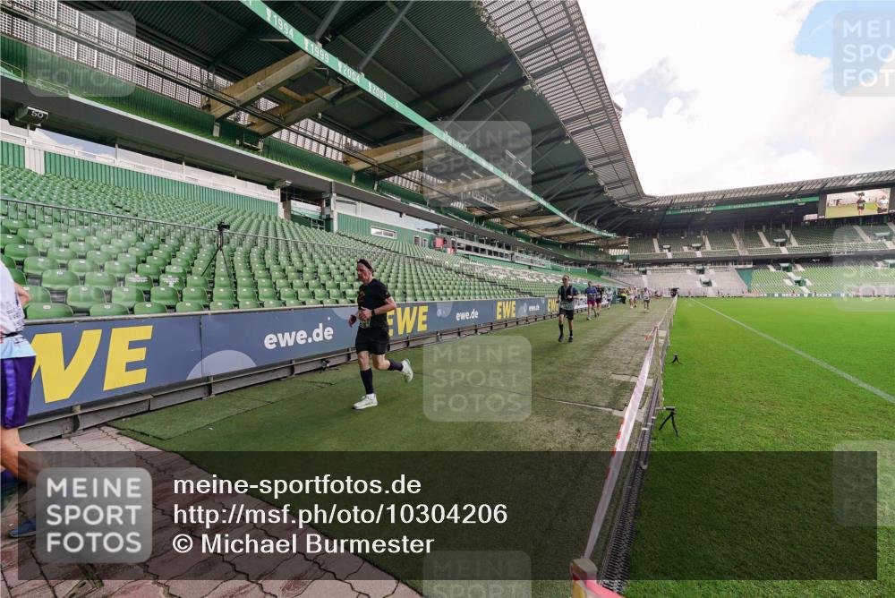 13.09.2026 - 21. swb-Marathon Bremen Michael Burmester http://msf.ph/oto/10304206 13.09.2026 12:49:33 Laufen im Stadion 382, 469, 524, 572, 663, 670, 779, 826, 899, 1349, 1513, 1517, 1605, 1723, 1748, 1872, 1925, 2052, 2287, 2288, 2291, 2347, 2360, 2605, 2750, 2844, 2909, 3043, 3110, 3127, 3197, 3276, 3330, 3625, 3647, 3910, 3973, 4033, 4082, 4247, 4384, 4712, 4732, 4743, 4852, 4898, 4990, 5111, 5377, 5383, 5424, 5517, 5570, 5585, 5594, 5636, 5648, 6058, 6267, 6652, 6692, 6842, 6906, 6951, 7064, 7109, 7115, 7121, 7399, 7636, 7876, 8706, 8877, 8973, 8981, 9035, 9429, 195 meine-sportfotos.de