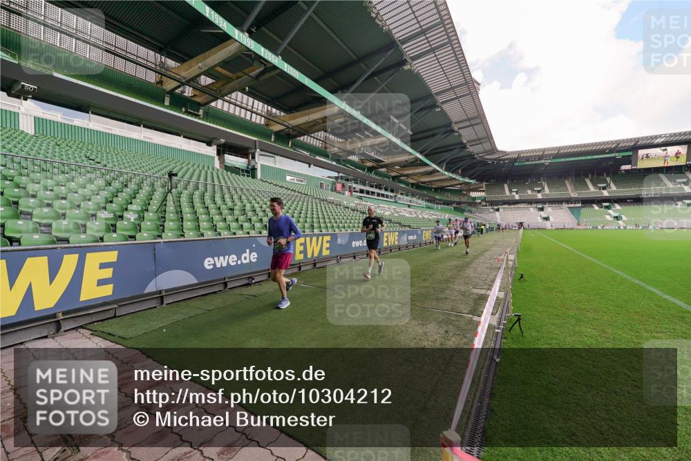 13.09.2026 - 21. swb-Marathon Bremen Michael Burmester http://msf.ph/oto/10304212 13.09.2026 12:49:37 Laufen im Stadion 382, 469, 524, 572, 663, 670, 779, 826, 899, 1349, 1513, 1517, 1605, 1723, 1748, 1872, 1925, 2052, 2130, 2287, 2288, 2291, 2347, 2360, 2605, 2750, 2844, 2909, 3043, 3110, 3127, 3197, 3276, 3330, 3625, 3647, 3973, 4033, 4082, 4247, 4384, 4732, 4743, 4852, 4898, 4990, 5111, 5314, 5377, 5383, 5424, 5517, 5570, 5585, 5594, 5636, 5648, 6267, 6652, 6692, 6842, 6906, 6951, 7064, 7109, 7115, 7121, 7636, 7876, 8877, 8973, 8981, 9035, 9429, 195 meine-sportfotos.de