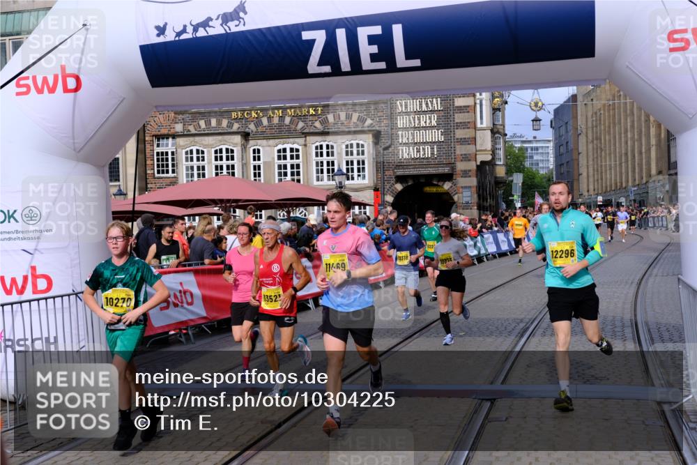 13.09.2026 - 21. swb-Marathon Bremen Tim E. http://msf.ph/oto/10304225 13.09.2026 10:47:47 Ziel 10189, 10223, 10270, 10310, 10594, 10807, 10873, 10898, 11130, 11269, 11469, 11646, 11809, 12195, 12296, 12318, 13521, 13528, 13545 meine-sportfotos.de