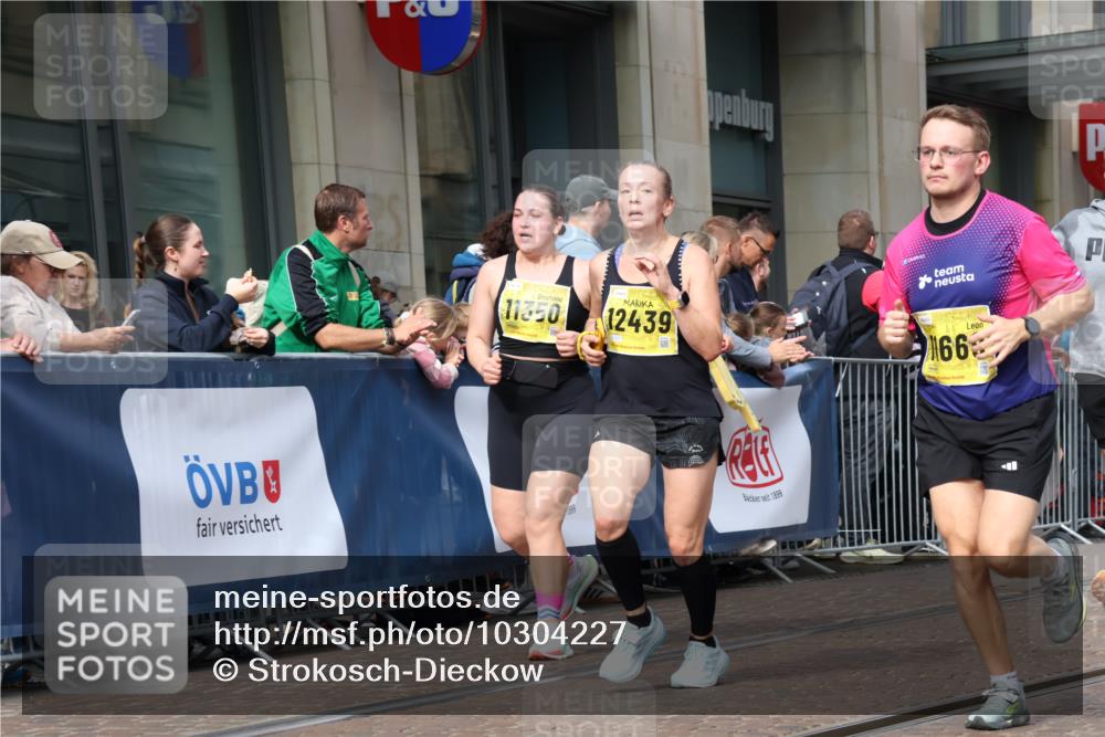 13.09.2026 - 21. swb-Marathon Bremen Strokosch-Dieckow http://msf.ph/oto/10304227 13.09.2026 10:52:25 Ziel 10193, 10304, 10339, 10652, 10734, 10812, 10827, 10906, 11002, 11038, 11109, 11144, 11350, 11362, 11597, 12019, 12338, 12361, 12399, 12439, 12533, 10588, 10761, 10958, 11371, 11487, 11604, 11605, 11610, 11669, 12319, 13578 meine-sportfotos.de