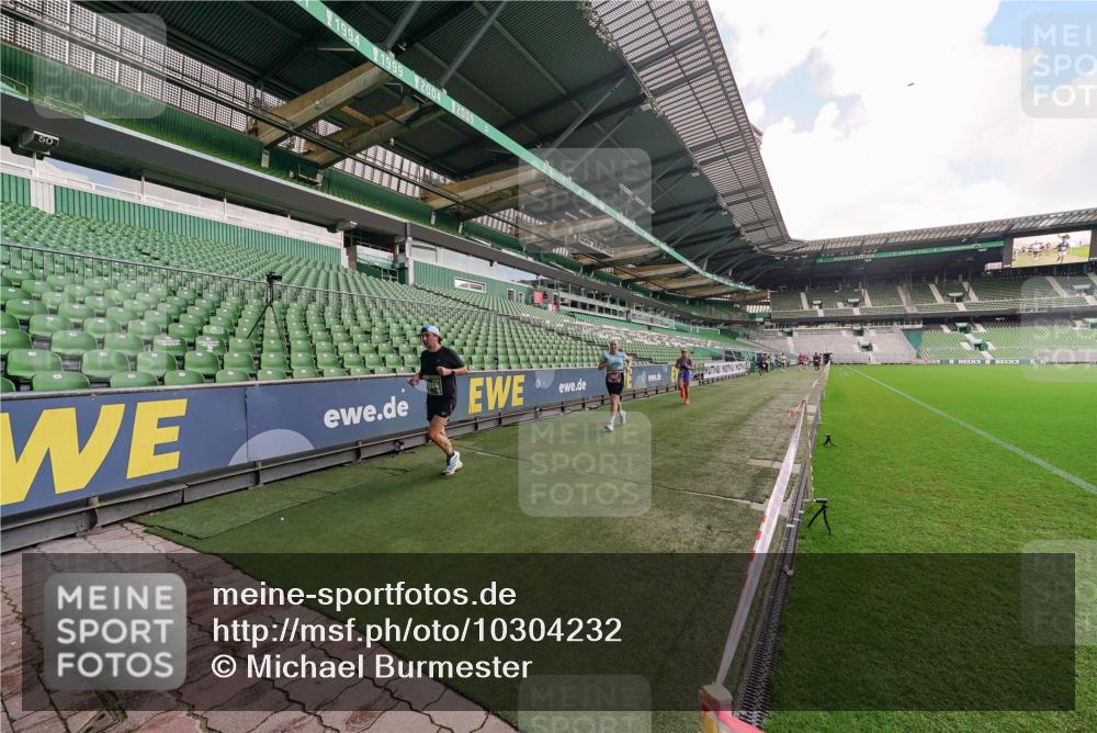 13.09.2026 - 21. swb-Marathon Bremen Michael Burmester http://msf.ph/oto/10304232 13.09.2026 12:49:51 Laufen im Stadion 469, 524, 572, 663, 670, 779, 826, 899, 1349, 1513, 1517, 1605, 1723, 1748, 1998, 2052, 2130, 2287, 2288, 2291, 2347, 2360, 2605, 2750, 2909, 3043, 3197, 3276, 3330, 3625, 3647, 3973, 4033, 4082, 4247, 4384, 4732, 4743, 4852, 4888, 4898, 4990, 5111, 5314, 5377, 5383, 5424, 5517, 5570, 5585, 5594, 5620, 5636, 5648, 6267, 6652, 6668, 6692, 6842, 6901, 6906, 6951, 7064, 7109, 7115, 7121, 7636, 7876, 9035, 195 meine-sportfotos.de