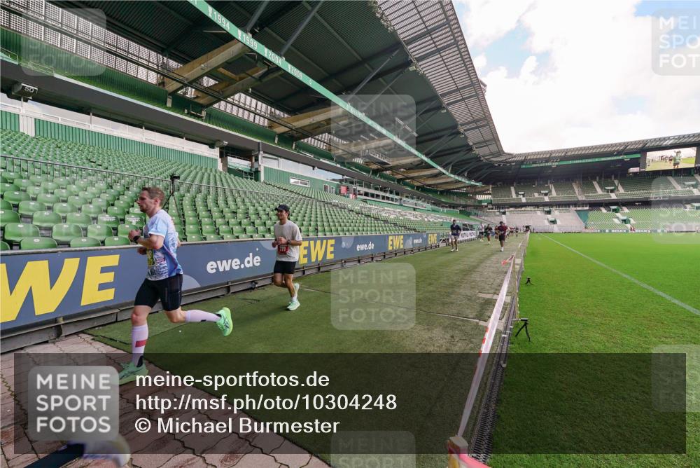 13.09.2026 - 21. swb-Marathon Bremen Michael Burmester http://msf.ph/oto/10304248 13.09.2026 12:50:06 Laufen im Stadion 469, 524, 572, 663, 670, 779, 899, 1510, 1513, 1517, 1605, 1723, 1748, 1998, 2052, 2130, 2287, 2288, 2291, 2295, 2347, 2360, 2442, 2444, 2750, 2909, 3043, 3197, 3276, 3330, 3625, 3647, 3808, 3973, 4023, 4033, 4082, 4247, 4368, 4384, 4559, 4732, 4743, 4852, 4888, 4898, 4990, 5066, 5111, 5155, 5314, 5377, 5383, 5424, 5517, 5532, 5570, 5585, 5594, 5620, 5627, 5636, 5648, 6267, 6471, 6652, 6668, 6692, 6842, 6901, 6906, 7109, 7115, 7121, 7876, 9035, 195 meine-sportfotos.de