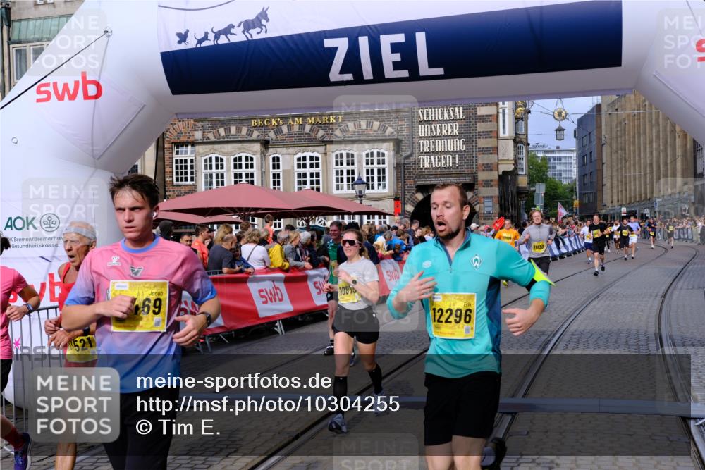 13.09.2026 - 21. swb-Marathon Bremen Tim E. http://msf.ph/oto/10304255 13.09.2026 10:47:49 Ziel 10189, 10210, 10223, 10270, 10310, 10594, 10807, 10860, 10873, 10898, 11130, 11269, 11469, 11646, 11809, 12077, 12195, 12296, 12318, 12547, 13521 meine-sportfotos.de