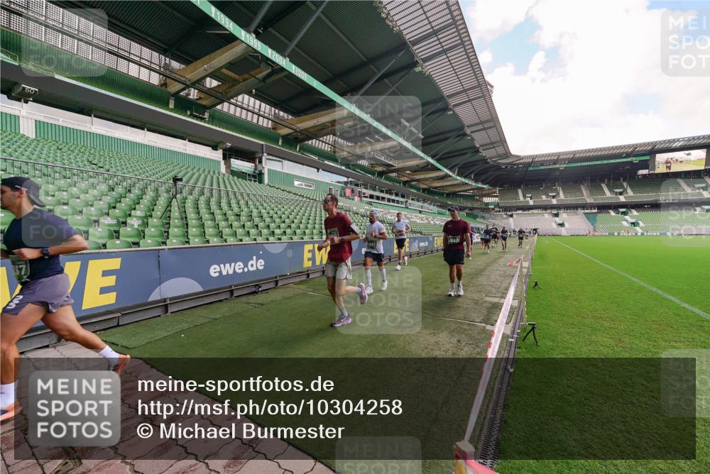 13.09.2026 - 21. swb-Marathon Bremen Michael Burmester http://msf.ph/oto/10304258 13.09.2026 12:50:14 Laufen im Stadion 335, 469, 524, 572, 663, 670, 771, 779, 899, 1510, 1513, 1517, 1605, 1613, 1723, 1748, 1970, 1998, 2052, 2130, 2287, 2288, 2291, 2295, 2347, 2360, 2442, 2444, 2750, 2909, 3043, 3197, 3276, 3330, 3484, 3625, 3647, 3808, 3973, 4023, 4033, 4082, 4247, 4368, 4384, 4473, 4559, 4743, 4852, 4888, 4898, 4990, 5066, 5111, 5155, 5314, 5377, 5383, 5424, 5517, 5532, 5570, 5585, 5594, 5620, 5627, 5636, 5648, 6267, 6471, 6652, 6668, 6692, 6842, 6901, 6906, 7109, 7115, 7121, 7876, 195 meine-sportfotos.de