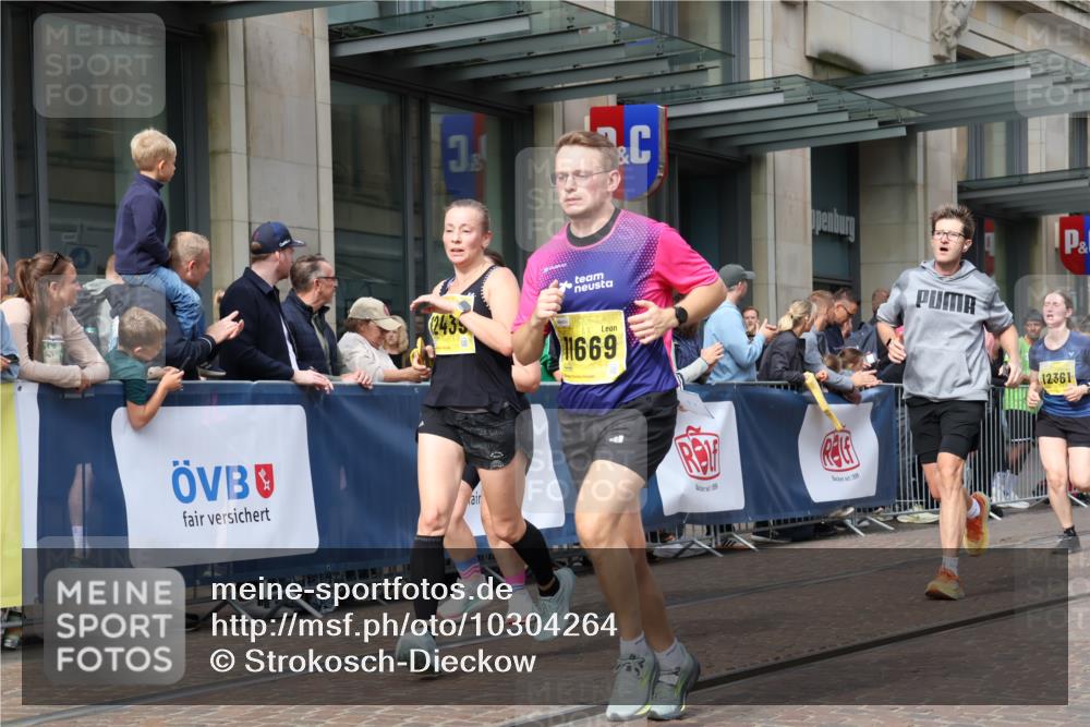 13.09.2026 - 21. swb-Marathon Bremen Strokosch-Dieckow http://msf.ph/oto/10304264 13.09.2026 10:52:26 Ziel 10193, 10304, 10339, 10652, 10734, 10812, 10827, 10906, 11002, 11038, 11109, 11144, 11350, 11362, 11386, 11597, 12019, 12338, 12361, 12399, 12439, 12533, 10588, 10761, 10958, 11371, 11487, 11604, 11605, 11610, 11669, 12319, 12439, 13578 meine-sportfotos.de