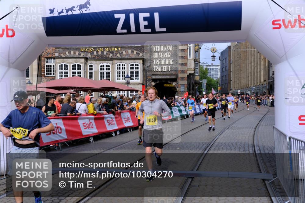 13.09.2026 - 21. swb-Marathon Bremen Tim E. http://msf.ph/oto/10304270 13.09.2026 10:47:52 Ziel 10189, 10210, 10223, 10270, 10310, 10393, 10594, 10807, 10860, 10873, 11130, 11469, 11646, 11809, 11894, 12077, 12296, 12318, 12547, 13521 meine-sportfotos.de