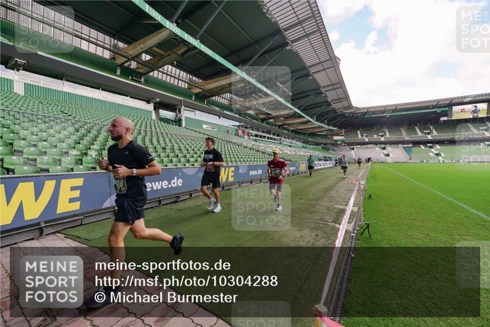 13.09.2026 - 21. swb-Marathon Bremen Michael Burmester http://msf.ph/oto/10304288 13.09.2026 12:50:23 Laufen im Stadion 335, 469, 524, 663, 670, 771, 779, 899, 1510, 1513, 1517, 1605, 1613, 1723, 1748, 1970, 1998, 2052, 2130, 2287, 2288, 2291, 2295, 2347, 2360, 2442, 2444, 2750, 2909, 3043, 3197, 3330, 3484, 3625, 3647, 3808, 3959, 3973, 4023, 4033, 4247, 4368, 4384, 4473, 4559, 4743, 4852, 4888, 4898, 4990, 5066, 5111, 5155, 5314, 5377, 5383, 5532, 5570, 5585, 5594, 5620, 5627, 5636, 5648, 5696, 6267, 6471, 6652, 6668, 6692, 6842, 6901, 6906, 7109, 7115, 7121, 8033, 195 meine-sportfotos.de
