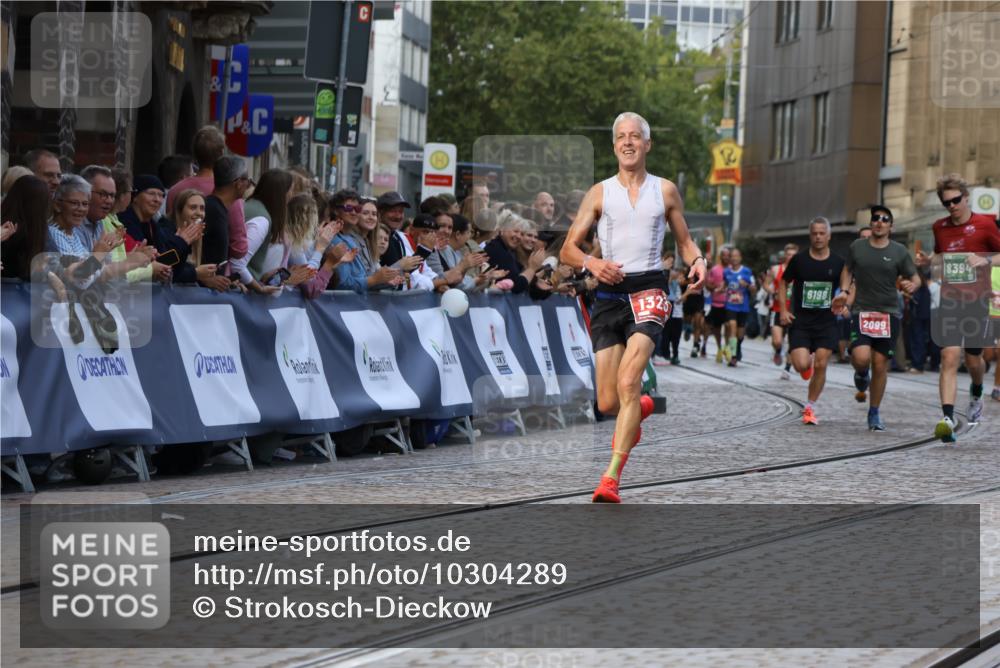 13.09.2026 - 21. swb-Marathon Bremen Strokosch-Dieckow http://msf.ph/oto/10304289 13.09.2026 12:58:20 Ziel 1323, 2073, 2099, 9065, 346, 6198, 8311, 8394 meine-sportfotos.de