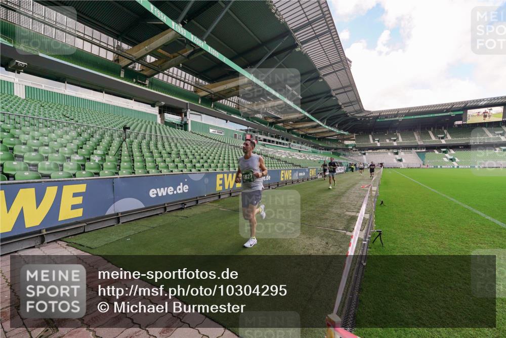13.09.2026 - 21. swb-Marathon Bremen Michael Burmester http://msf.ph/oto/10304295 13.09.2026 12:50:26 Laufen im Stadion 335, 469, 524, 663, 670, 771, 779, 899, 1510, 1513, 1517, 1605, 1613, 1723, 1748, 1970, 1998, 2052, 2130, 2288, 2291, 2295, 2347, 2360, 2442, 2444, 2750, 2909, 3043, 3197, 3330, 3484, 3625, 3647, 3808, 3959, 3973, 4023, 4033, 4247, 4368, 4384, 4473, 4559, 4743, 4852, 4888, 4990, 5066, 5111, 5155, 5314, 5377, 5383, 5521, 5532, 5570, 5585, 5594, 5620, 5627, 5636, 5648, 5696, 6267, 6471, 6652, 6668, 6692, 6842, 6901, 6906, 7109, 7115, 7121, 8033, 195 meine-sportfotos.de