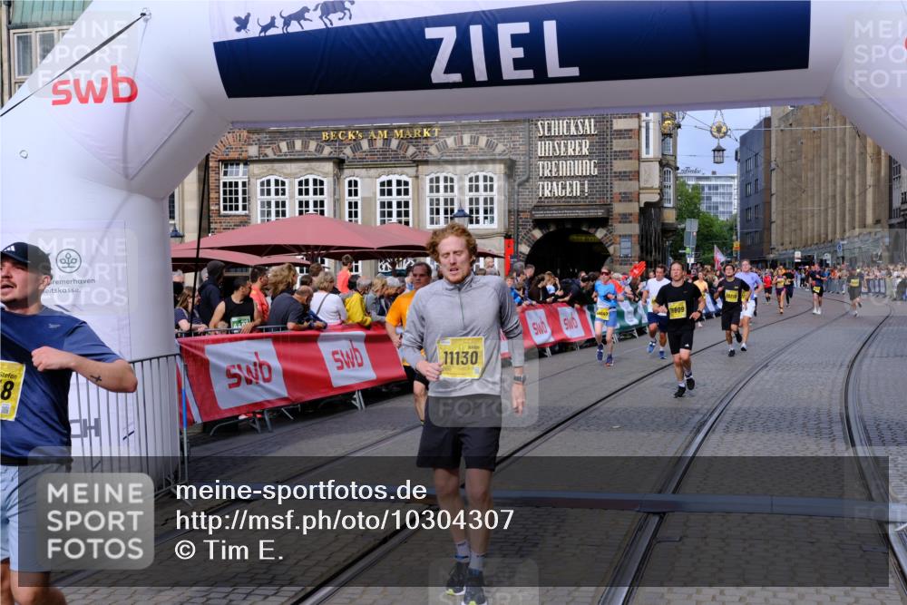13.09.2026 - 21. swb-Marathon Bremen Tim E. http://msf.ph/oto/10304307 13.09.2026 10:47:53 Ziel 10172, 10189, 10210, 10223, 10270, 10310, 10393, 10594, 10807, 10860, 10873, 11130, 11469, 11646, 11809, 11894, 12077, 12296, 12318, 12547, 13521 meine-sportfotos.de