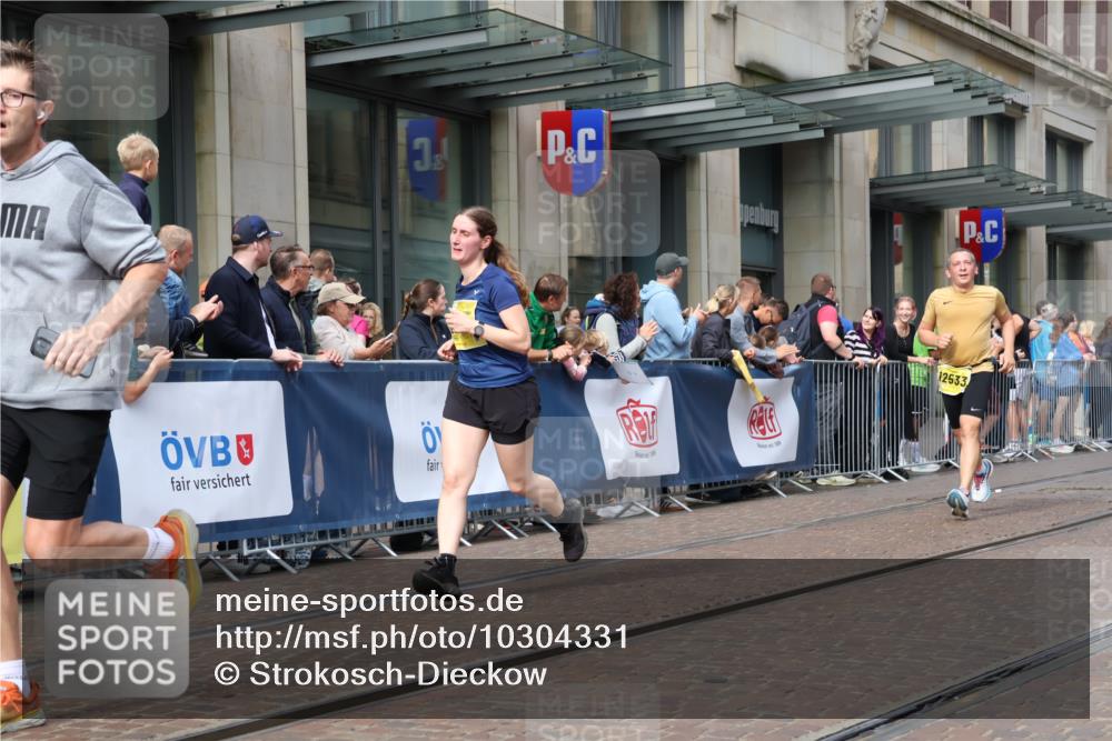 13.09.2026 - 21. swb-Marathon Bremen Strokosch-Dieckow http://msf.ph/oto/10304331 13.09.2026 10:52:28 Ziel 10193, 10304, 10339, 10652, 10734, 10812, 10827, 10863, 10906, 11002, 11038, 11109, 11144, 11350, 11362, 11386, 11597, 11766, 12019, 12338, 12399, 12533, 10761, 10812, 10958, 11371, 11604, 11605, 11610, 11669, 12319, 12361, 12439, 12533, 13578 meine-sportfotos.de