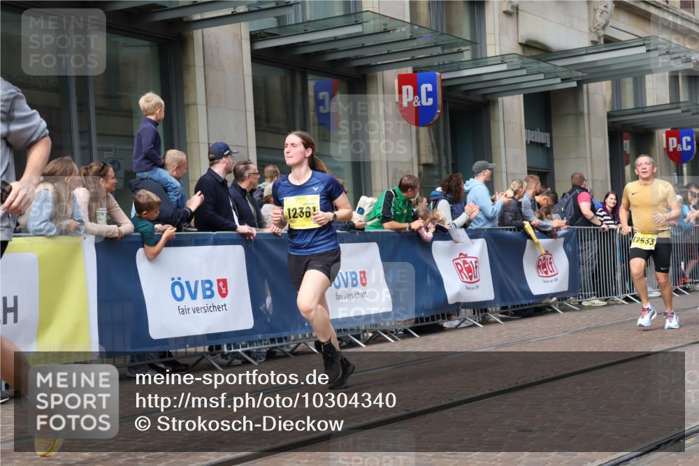 13.09.2026 - 21. swb-Marathon Bremen Strokosch-Dieckow http://msf.ph/oto/10304340 13.09.2026 10:52:28 Ziel 10193, 10304, 10339, 10652, 10734, 10812, 10827, 10863, 10906, 11002, 11038, 11109, 11144, 11350, 11362, 11386, 11597, 11766, 12019, 12338, 12399, 12533, 10761, 10812, 10958, 11371, 11604, 11605, 11610, 11669, 12319, 12361, 12439, 12533, 13578 meine-sportfotos.de