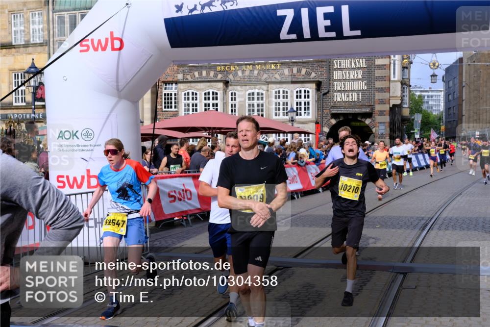 13.09.2026 - 21. swb-Marathon Bremen Tim E. http://msf.ph/oto/10304358 13.09.2026 10:47:56 Ziel 10172, 10210, 10223, 10270, 10393, 10592, 10594, 10807, 10860, 10873, 11018, 11130, 11469, 11634, 11646, 11809, 11894, 12077, 12296, 12318, 12547, 13521 meine-sportfotos.de