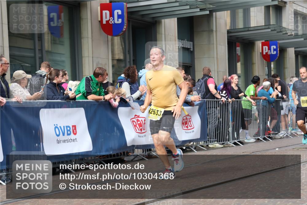 13.09.2026 - 21. swb-Marathon Bremen Strokosch-Dieckow http://msf.ph/oto/10304368 13.09.2026 10:52:29 Ziel 10193, 10304, 10339, 10652, 10734, 10827, 10863, 10906, 11002, 11038, 11109, 11144, 11350, 11362, 11386, 11597, 11766, 12019, 12338, 12399, 10761, 10812, 10958, 11350, 11371, 11604, 11605, 11610, 11669, 12319, 12361, 12439, 12533, 13578 meine-sportfotos.de