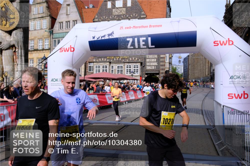 13.09.2026 - 21. swb-Marathon Bremen Tim E. http://msf.ph/oto/10304380 13.09.2026 10:47:59 Ziel 10172, 10210, 10223, 10270, 10393, 10592, 10594, 10860, 10873, 11018, 11130, 11469, 11634, 11646, 11809, 11894, 12077, 12296, 12318, 12547, 12558, 13521 meine-sportfotos.de