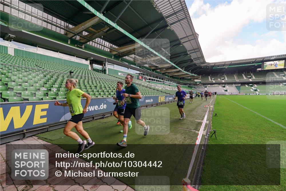 13.09.2026 - 21. swb-Marathon Bremen Michael Burmester http://msf.ph/oto/10304442 13.09.2026 12:51:41 Laufen im Stadion 107, 235, 335, 683, 734, 771, 792, 863, 1033, 1043, 1125, 1146, 1162, 1232, 1455, 1492, 1510, 1513, 1613, 1955, 1970, 1998, 2008, 2130, 2295, 2442, 2444, 2447, 2480, 2498, 2759, 2767, 2847, 3085, 3336, 3440, 3448, 3484, 3566, 3703, 3808, 3830, 3899, 3959, 3988, 4023, 4165, 4283, 4368, 4429, 4473, 4475, 4559, 4571, 4573, 4582, 4651, 4727, 4781, 4782, 4888, 4895, 5066, 5079, 5155, 5168, 5314, 5379, 5521, 5532, 5620, 5627, 5696, 6274, 6471, 6668, 6901, 8033, 8798 meine-sportfotos.de