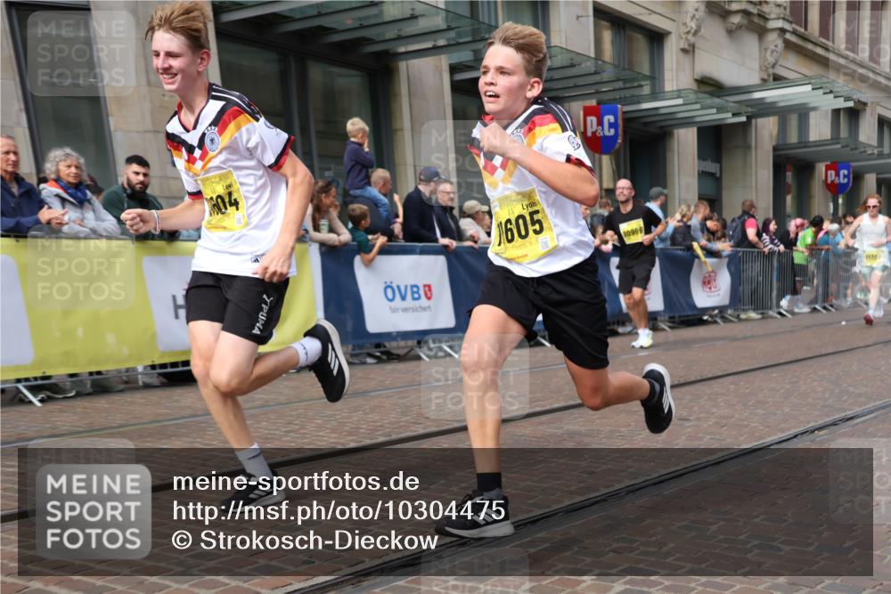 13.09.2026 - 21. swb-Marathon Bremen Strokosch-Dieckow http://msf.ph/oto/10304475 13.09.2026 10:52:33 Ziel 10193, 10304, 10339, 10652, 10714, 10734, 10827, 10863, 10906, 11002, 11038, 11144, 11238, 11362, 11386, 11575, 11597, 11766, 12019, 12338, 12369, 12399, 10761, 10812, 10958, 11109, 11350, 11371, 11604, 11605, 11610, 11669, 12319, 12361, 12439, 12533, 13578 meine-sportfotos.de