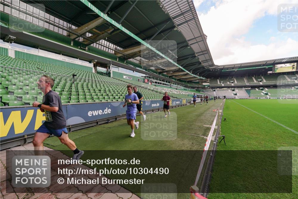 13.09.2026 - 21. swb-Marathon Bremen Michael Burmester http://msf.ph/oto/10304490 13.09.2026 12:52:02 Laufen im Stadion 107, 235, 335, 683, 734, 771, 792, 863, 1033, 1043, 1125, 1146, 1162, 1232, 1252, 1297, 1455, 1492, 1510, 1542, 1613, 1646, 1955, 1970, 2007, 2008, 2043, 2203, 2295, 2442, 2444, 2447, 2480, 2498, 2759, 2767, 2847, 3085, 3149, 3336, 3440, 3448, 3484, 3566, 3703, 3808, 3830, 3899, 3959, 3988, 4023, 4165, 4283, 4368, 4429, 4473, 4475, 4559, 4571, 4573, 4582, 4605, 4651, 4727, 4781, 4782, 4895, 5066, 5079, 5155, 5168, 5379, 5521, 5532, 5627, 5696, 6274, 6471, 8033, 8798 meine-sportfotos.de