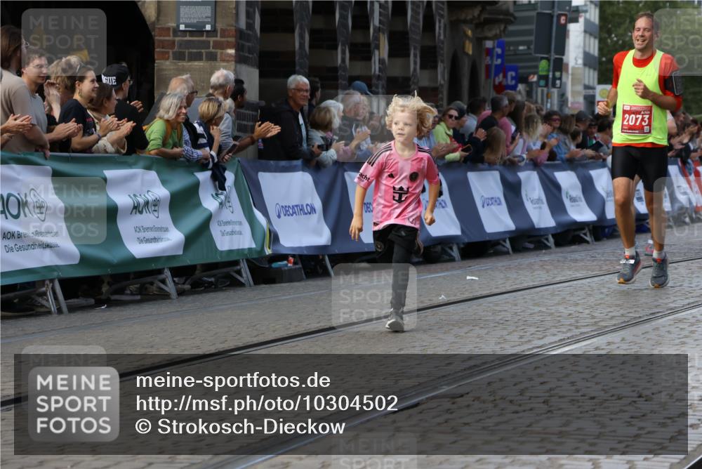 13.09.2026 - 21. swb-Marathon Bremen Strokosch-Dieckow http://msf.ph/oto/10304502 13.09.2026 12:58:32 Ziel 1379, 1472, 1604, 1717, 2073, 2099, 9065, 346, 2049, 5672, 6929 meine-sportfotos.de
