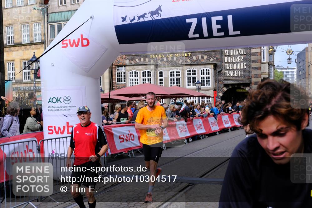 13.09.2026 - 21. swb-Marathon Bremen Tim E. http://msf.ph/oto/10304517 13.09.2026 10:48:11 Ziel 10172, 10393, 10592, 11018, 11360, 11634, 11735, 11894, 12278, 12354, 12487, 12558, 13620 meine-sportfotos.de