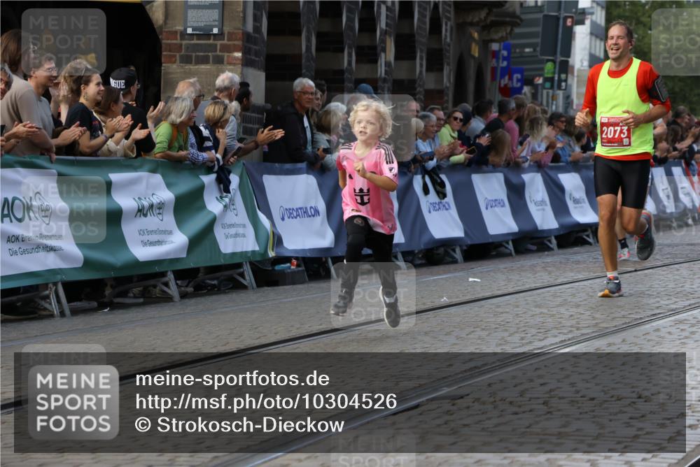 13.09.2026 - 21. swb-Marathon Bremen Strokosch-Dieckow http://msf.ph/oto/10304526 13.09.2026 12:58:32 Ziel 1379, 1472, 1604, 1717, 2073, 2099, 9065, 346, 2049, 5672, 6929 meine-sportfotos.de