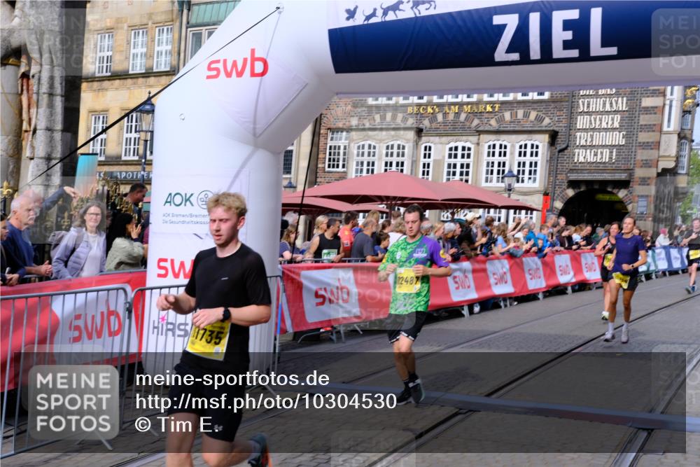 13.09.2026 - 21. swb-Marathon Bremen Tim E. http://msf.ph/oto/10304530 13.09.2026 10:48:15 Ziel 10142, 10329, 10592, 11018, 11193, 11360, 11634, 11735, 12278, 12354, 12487, 12558, 13620 meine-sportfotos.de