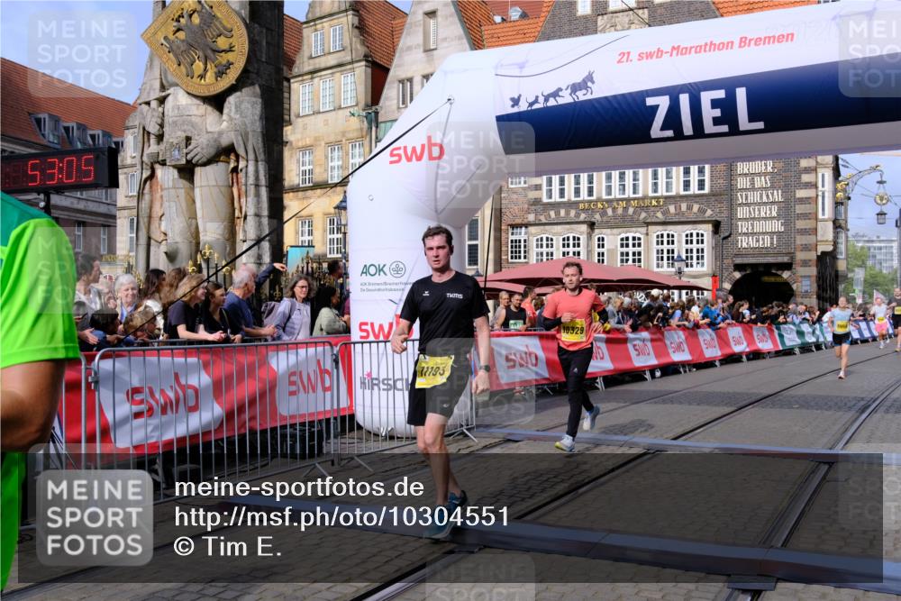 13.09.2026 - 21. swb-Marathon Bremen Tim E. http://msf.ph/oto/10304551 13.09.2026 10:48:22 Ziel 10142, 10316, 10329, 11058, 11193, 11360, 11735, 11781, 12278, 12354, 12487, 13620 meine-sportfotos.de