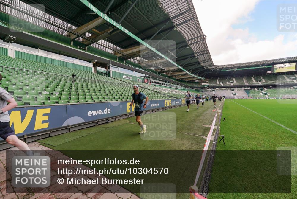 13.09.2026 - 21. swb-Marathon Bremen Michael Burmester http://msf.ph/oto/10304570 13.09.2026 12:52:44 Laufen im Stadion 102, 107, 145, 235, 376, 541, 615, 616, 683, 734, 755, 792, 863, 982, 985, 987, 1033, 1043, 1056, 1125, 1146, 1162, 1232, 1252, 1297, 1433, 1445, 1492, 1528, 1542, 1646, 1664, 1704, 1707, 1814, 1955, 2007, 2008, 2043, 2203, 2280, 2350, 2362, 2401, 2422, 2447, 2454, 2480, 2498, 2759, 2767, 2820, 2847, 2858, 2997, 3085, 3149, 3236, 3336, 3362, 3448, 3566, 3703, 3830, 3899, 3988, 4165, 4283, 4429, 4475, 4571, 4573, 4582, 4605, 4651, 4727, 4781, 4782, 4895, 5079, 5168, 5379 meine-sportfotos.de