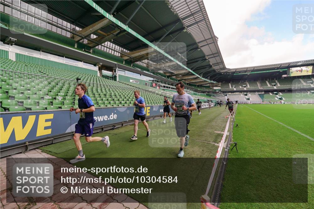 13.09.2026 - 21. swb-Marathon Bremen Michael Burmester http://msf.ph/oto/10304584 13.09.2026 12:52:56 Laufen im Stadion 102, 107, 145, 235, 313, 376, 541, 560, 615, 616, 683, 696, 734, 740, 755, 792, 863, 982, 985, 987, 1033, 1043, 1056, 1207, 1232, 1252, 1297, 1433, 1445, 1492, 1528, 1542, 1646, 1664, 1704, 1707, 1814, 1955, 2007, 2008, 2043, 2203, 2280, 2350, 2362, 2401, 2422, 2447, 2454, 2480, 2498, 2759, 2767, 2820, 2847, 2858, 2997, 3085, 3149, 3236, 3336, 3362, 3448, 3566, 3830, 3899, 3988, 4165, 4283, 4429, 4475, 4571, 4573, 4605, 4651, 5079, 5168, 5379 meine-sportfotos.de