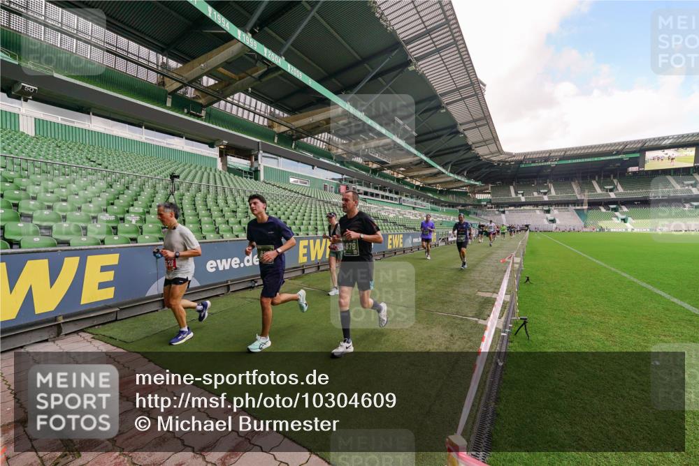 13.09.2026 - 21. swb-Marathon Bremen Michael Burmester http://msf.ph/oto/10304609 13.09.2026 12:53:09 Laufen im Stadion 102, 107, 145, 235, 313, 376, 472, 541, 560, 615, 616, 675, 683, 696, 734, 740, 755, 792, 863, 982, 985, 987, 1033, 1043, 1056, 1076, 1207, 1232, 1252, 1297, 1433, 1445, 1468, 1492, 1528, 1542, 1646, 1664, 1704, 1707, 1814, 1955, 2007, 2008, 2043, 2055, 2203, 2280, 2350, 2362, 2401, 2422, 2454, 2480, 2498, 2623, 2767, 2820, 2847, 2858, 2997, 3085, 3149, 3236, 3336, 3362, 3413, 3448, 3566, 3830, 3899, 3988, 4283, 4475, 4573, 4605, 4651 meine-sportfotos.de