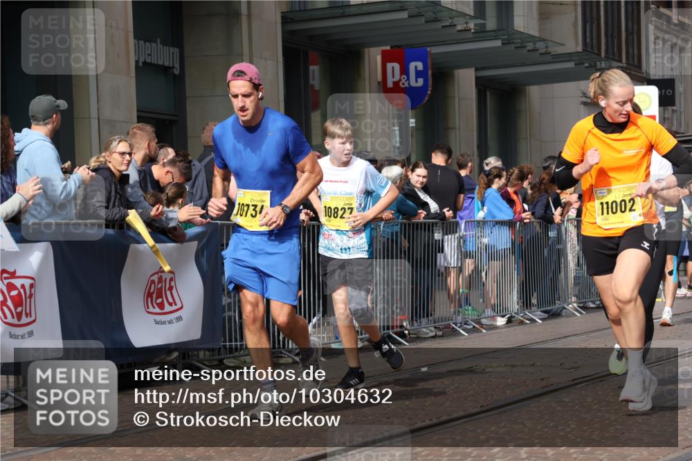 13.09.2026 - 21. swb-Marathon Bremen Strokosch-Dieckow http://msf.ph/oto/10304632 13.09.2026 10:52:38 Ziel 10284, 10304, 10714, 10734, 10827, 10863, 11038, 11238, 11282, 11386, 11575, 11597, 11766, 12019, 12338, 12369, 12398, 12399, 10193, 10339, 10652, 10761, 10812, 10906, 10958, 11002, 11109, 11144, 11350, 11362, 11604, 11605, 11610, 11669, 12319, 12361, 12399, 12439, 12533 meine-sportfotos.de