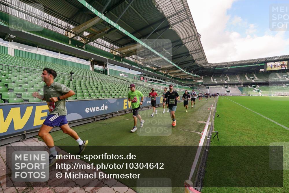 13.09.2026 - 21. swb-Marathon Bremen Michael Burmester http://msf.ph/oto/10304642 13.09.2026 12:53:21 Laufen im Stadion 102, 107, 145, 235, 313, 376, 472, 541, 560, 615, 616, 675, 683, 696, 740, 755, 792, 816, 827, 863, 982, 985, 987, 1033, 1056, 1076, 1207, 1232, 1252, 1297, 1419, 1433, 1445, 1468, 1492, 1528, 1542, 1551, 1646, 1664, 1704, 1707, 1814, 1955, 2007, 2008, 2043, 2055, 2203, 2280, 2350, 2362, 2401, 2422, 2454, 2480, 2498, 2499, 2623, 2701, 2767, 2820, 2858, 2882, 2913, 2971, 2997, 3085, 3149, 3236, 3336, 3362, 3413, 3448, 3566, 3830, 3899, 3988, 4283, 4475, 4573, 4605, 4651 meine-sportfotos.de
