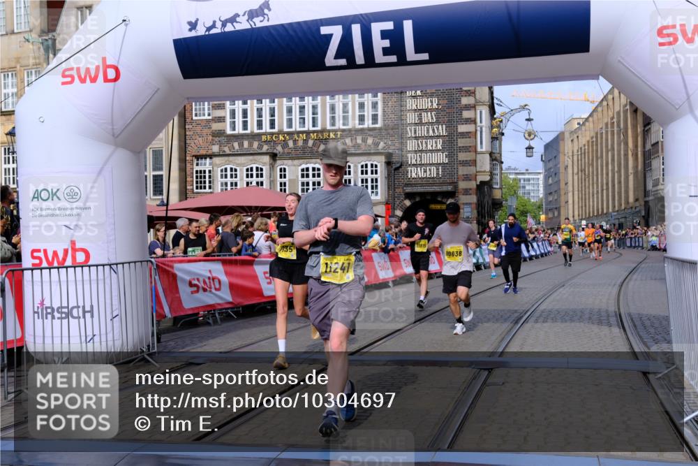 13.09.2026 - 21. swb-Marathon Bremen Tim E. http://msf.ph/oto/10304697 13.09.2026 10:48:33 Ziel 10316, 10329, 10421, 10638, 11058, 11135, 11193, 11241, 11683, 11781, 11815, 12259 meine-sportfotos.de