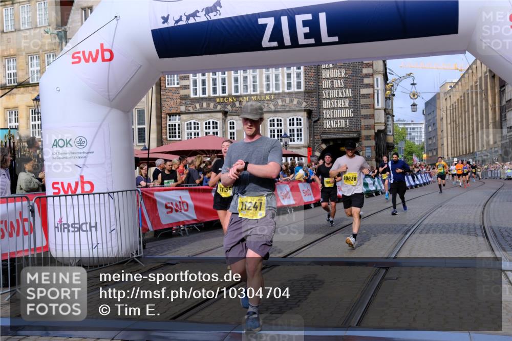 13.09.2026 - 21. swb-Marathon Bremen Tim E. http://msf.ph/oto/10304704 13.09.2026 10:48:34 Ziel 10316, 10329, 10421, 10638, 11058, 11135, 11241, 11683, 11781, 11815, 12259 meine-sportfotos.de