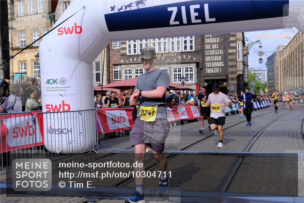 13.09.2026 - 21. swb-Marathon Bremen Tim E. http://msf.ph/oto/10304711 13.09.2026 10:48:34 Ziel 10316, 10329, 10421, 10638, 11058, 11135, 11241, 11683, 11781, 11815, 12259 meine-sportfotos.de